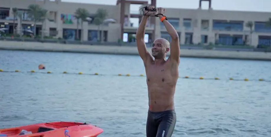 Пловец, мужчина, рекорд, наручники, море, пляж