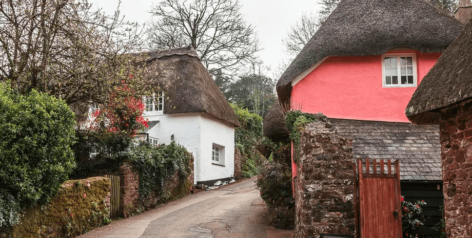 Деревня в Великобритании, Кокингтон, небольшая деревня, старинные дома, соломенная крыша, ремесленники, пропасть в прошлое