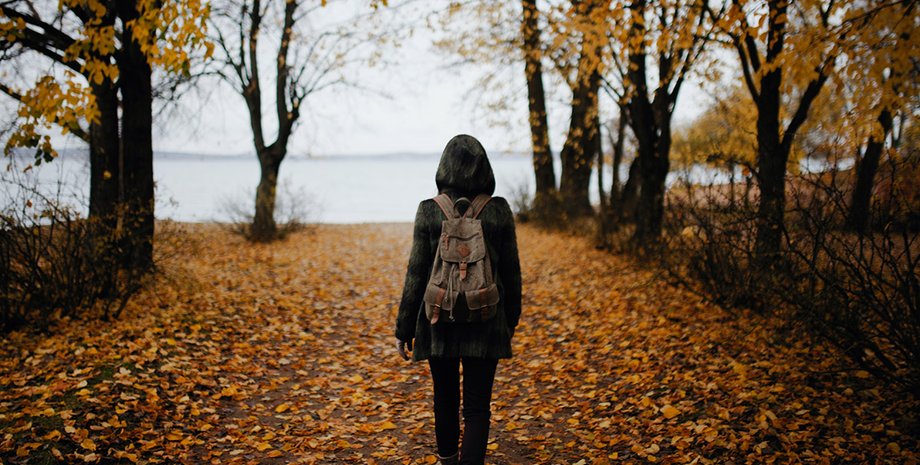 осень, желтые листья, человек, прогулка, парк, осенняя погода