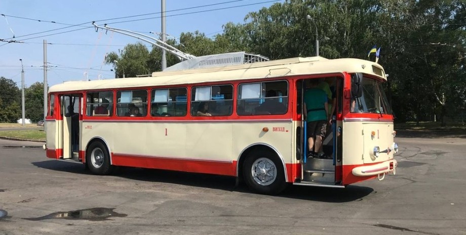тролеубус шкода, Skoda 9 Tr, троллейбус Skoda, самый старый троллейбус, троллейбус в Ровно