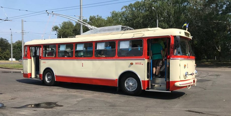 тролеубус шкода, Skoda 9 Tr, троллейбус Skoda, самый старый троллейбус, троллейбус в Ровно