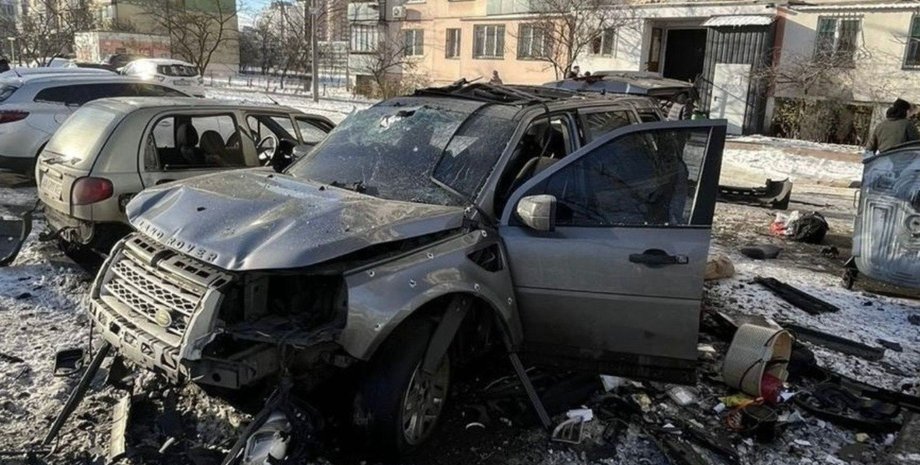 На Оболони взорвался Land Rover военного