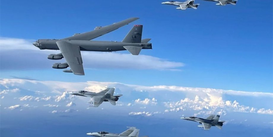 бомбардировщик В-52