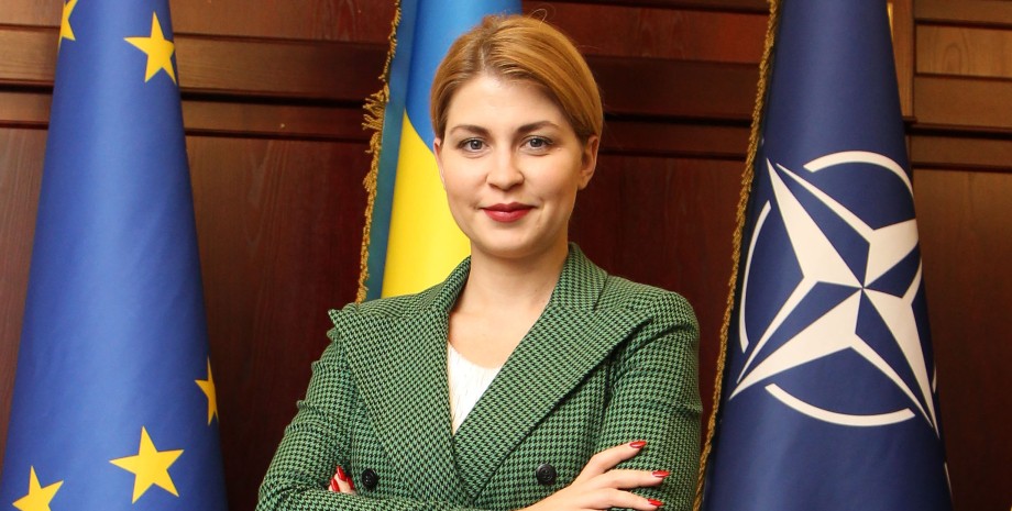 Ольга Стефанишина, флаг Украины, флаг ЕС, флаг НАТО, вице-премьер