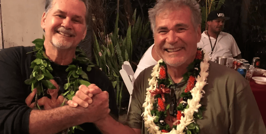 Друзья оказались родными братьями, ДНК-тест, семья, нашел брата, друзья узнали что они братья, родные браться, одна мать, биологическая мать