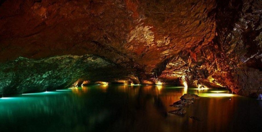 дослідження, печера, підземне озеро