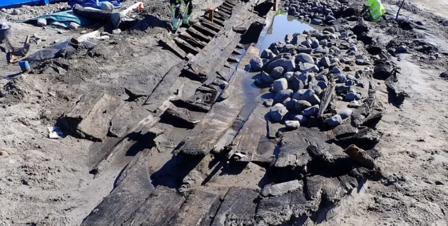 Археологические раскопки, средневековые торговые суда, коги, Варбергскогген 1, Варбергскогген 2, Швеция, Национальные исторические музеи, дендрохронологические образцы, Ганза, Кнарр, корабельное оборудование, повседневность, экипаж