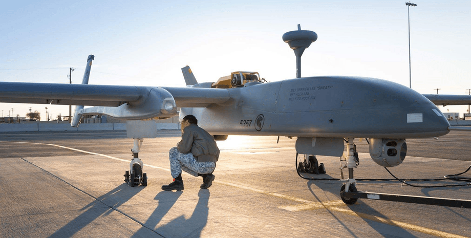 израильские бпла, бпла для Чехии, беспилотники, чешские беспилотники, разведывательные БПЛА, бпла heron, Ударные БПЛА Heron