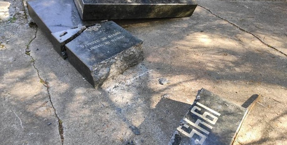 Львівська область, Новий Розділ, зруйнували пам'ятник, радянські солдати, радянська армія, вандали, вандалізм, знищили