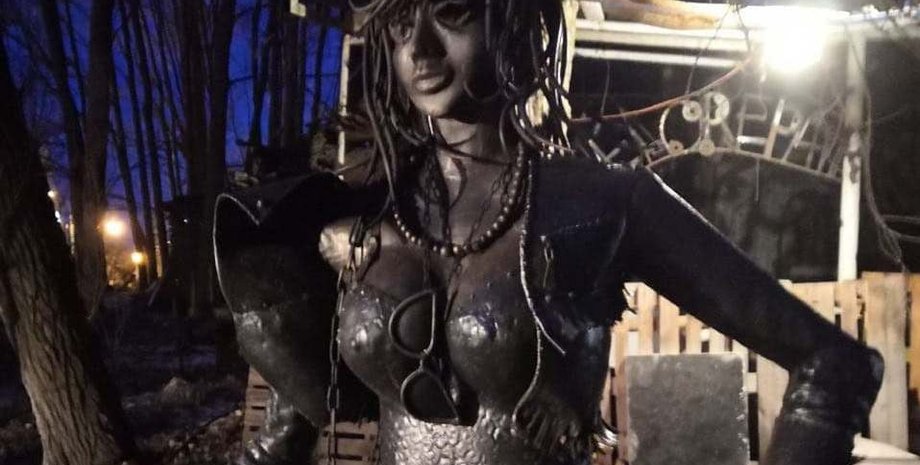 скульптура повії біля Білгорода