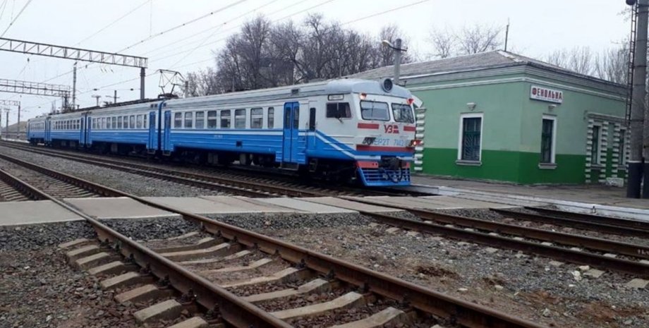 Укрзализныця ограничила движение поездов из-за обстрела боевиков