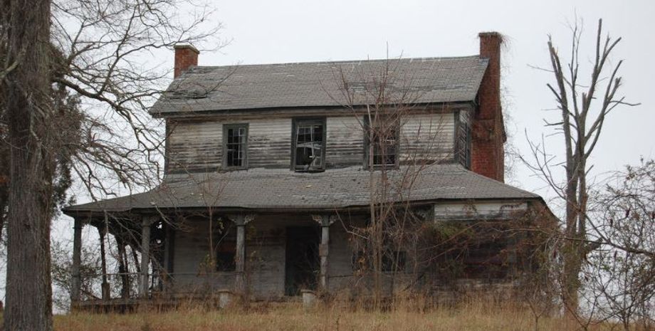 Пара купила худший дом на улице, как их дом изменился за последний год, смешные истории