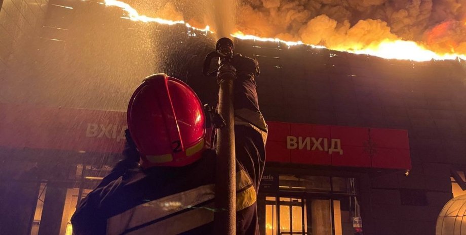 Обстрел Одесской области, спасатели ГСЧС, обстрел, пожар
