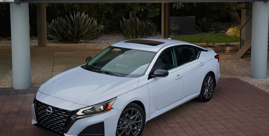 Nissan Altima, седан Nissan