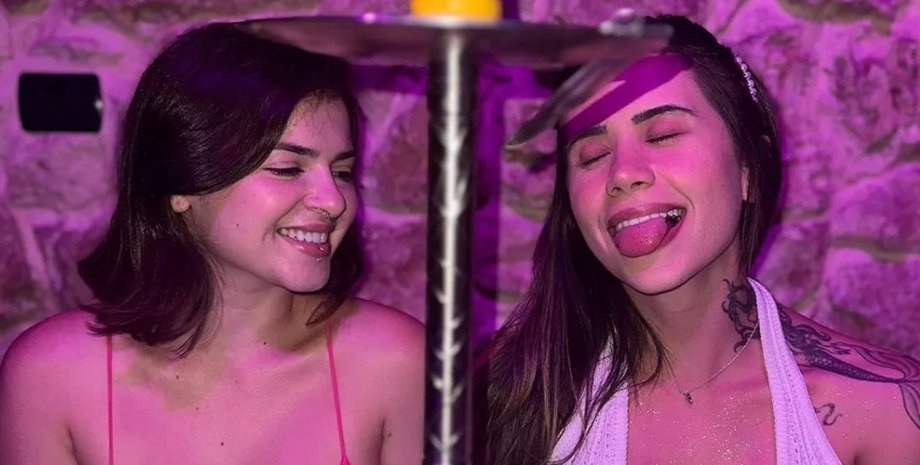 Лариса Сумпани и Кэролай Чавес из Бразилии попали в скандал в ресторане, дресс-код, случай на отдыхе