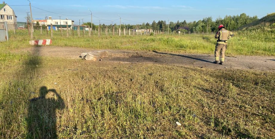 Два аппарата самолетного типа упали ориентировочно в 5:30 и 5:50 утра