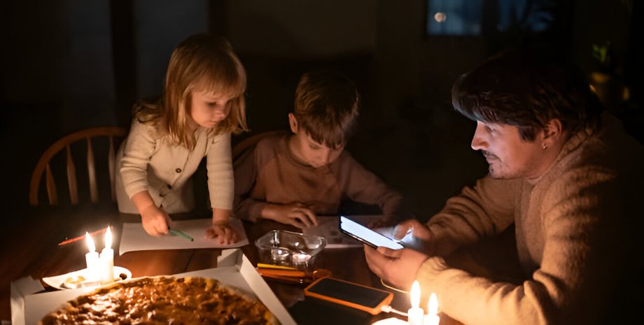 Відключення світла 24 грудня - графік ДТЕК - новини України Без світла