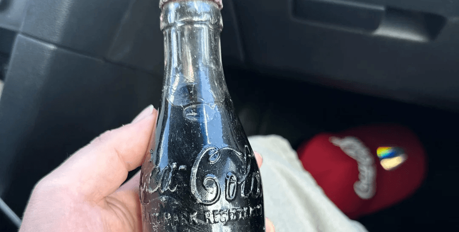 Coca-Cola,  бутылка, антиквариат, редкая находка, запечатанная бутылка, начало 1900-х, коллекционер, музей Coca-Cola