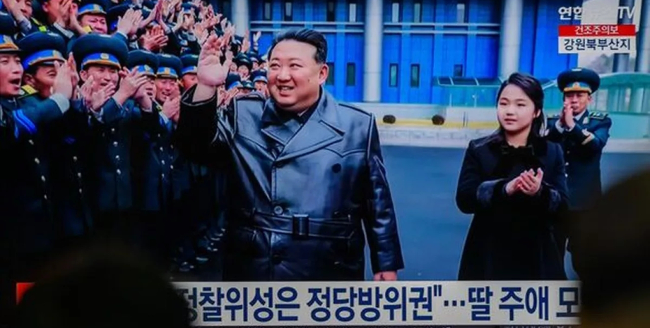Кім Чен Ин, Кім Джу Е, Північна Корея, КНДР, парад