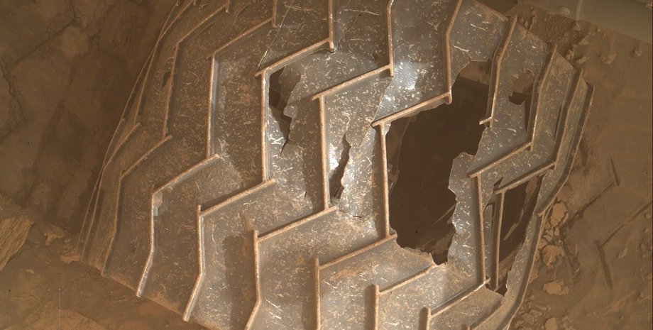 Curiosity, колесо, Красная планета, дыра, снимок