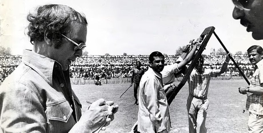 Джон Едвардс репортер