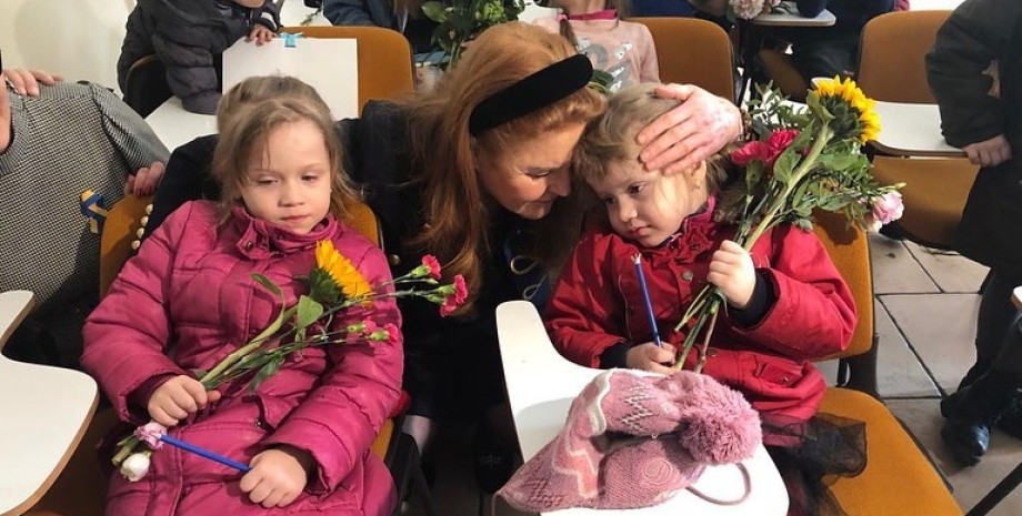 герцогиня йоркська, сара фергюсон, фергі, дружина принца ендрю, допомога біженцям, українські біженці в Польщі