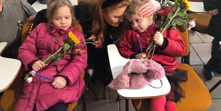 герцогиня йоркская, сара фергюсон, ферги, жена принца эндрю, помощь беженцам, украинские беженцы в польше