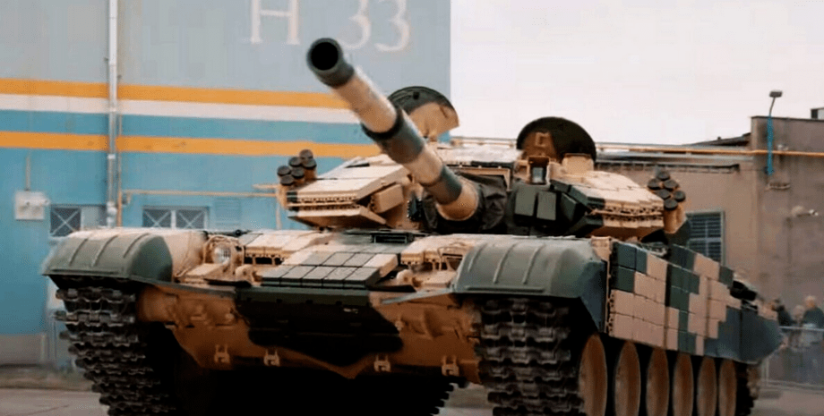 танк Т-72ЕА , здание