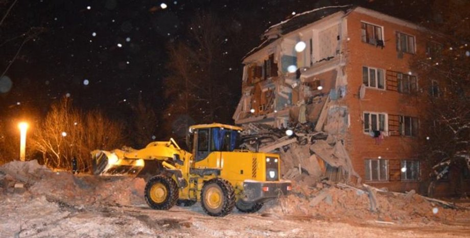 Обрушившееся общежитие в Чернигове / Фото: facebook.com/MykolaChechotkin