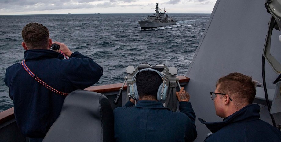 моряки видят судно в море, военный корабль ВМС США, вмс сша, американский корабль