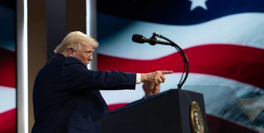 Дональд Трамп Дональд Трамп на трибуні