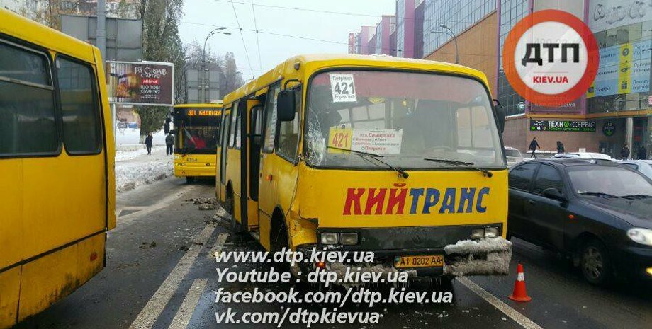 В Киеве столкнулись две маршрутки / Фото: dtp.kiev.ua