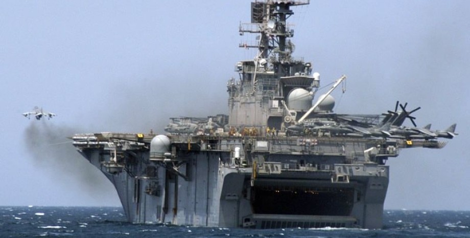 Десантний корабель ВМС США, корабель USS Bataan