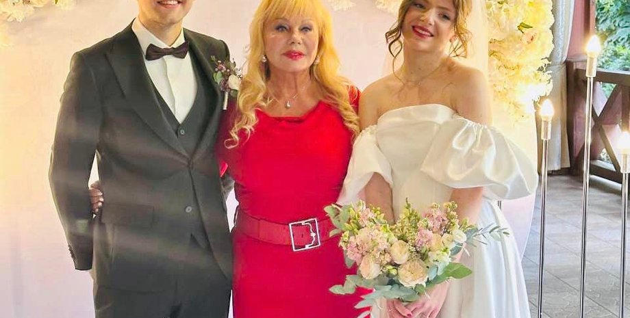 Светлана Белонижко с внуком и невесткой