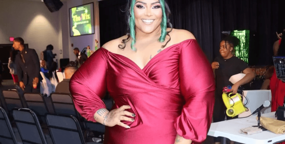 Брэнди Мэллори, зал, люди