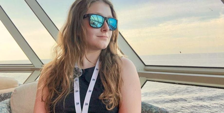 Молодая женщина живет на круизных лайнерах, в свои 23 года она побывала в 53 круизах, как ей это удалось