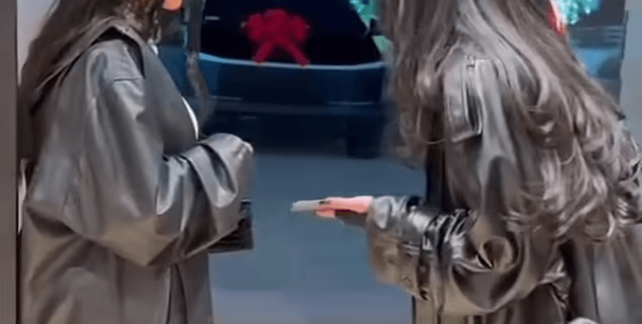 Ким Кардашьян и Трейси Ромулус, день рождения, подарок, Tesla Cybertruck