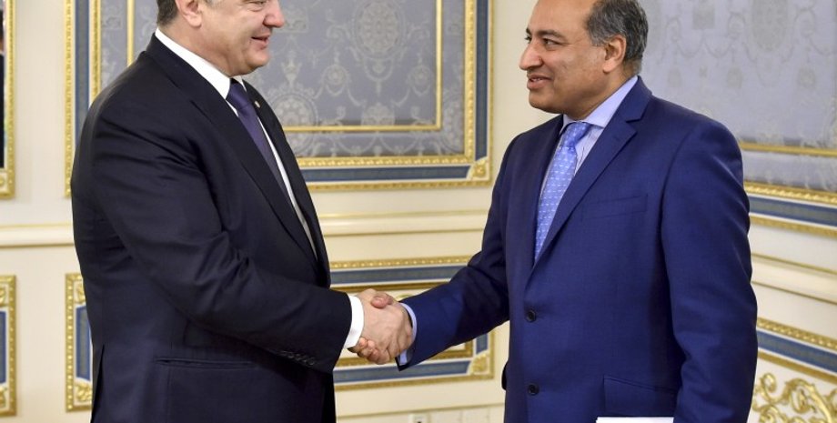 Петр Порошенко, Сума Чакрабарти / Фото: Пресс-служба президента