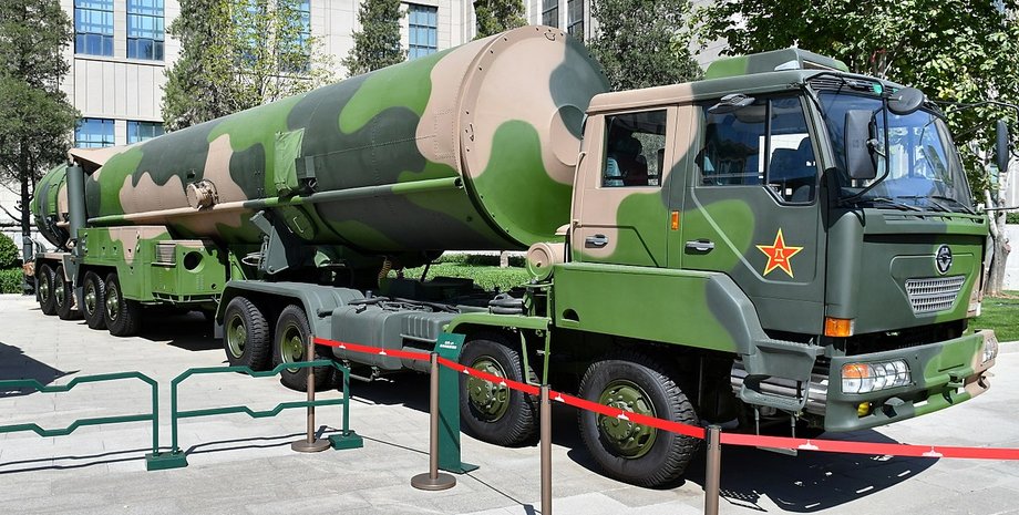 ракета на выставке