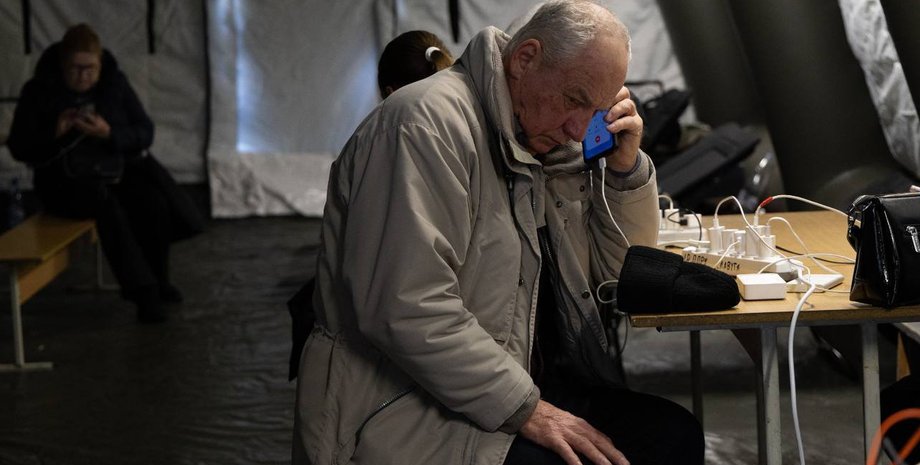 пункт незламности В Киеве продолжается ликвидация последствий обстрелов