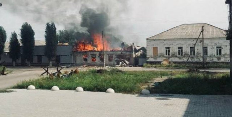 Орехов, пожар, обстрел Запорожской области, война в Украине, фото