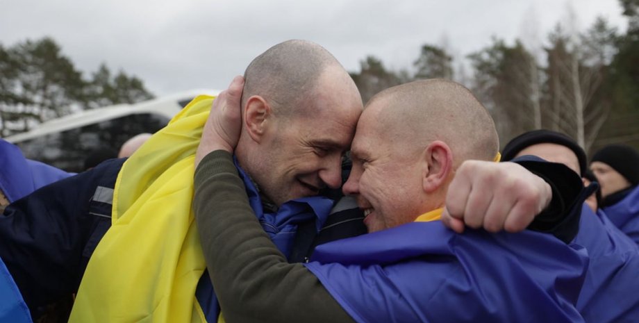 Обмін полоненими — на Батьківщину повертаються українські військові — деталі Обмін полоненими