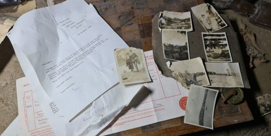 Лист із заголовком "Не відкривати до 2024 року", написаний 10 років тому, лежить на столі