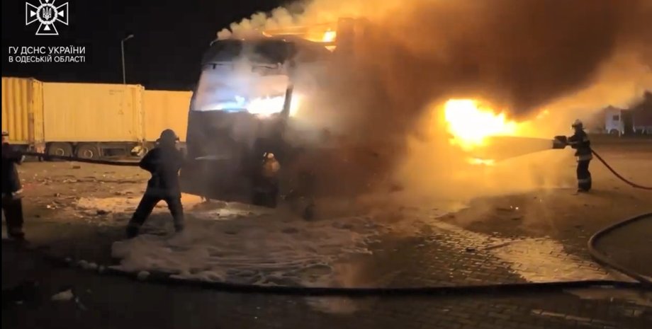 Пожар на "Орловка-Исакча", паромная переправа "Орловка-Исакча" , паром "Орловка", Одесская область обстрел, порты Дуная обстрел, РФ обстрел Одесской области