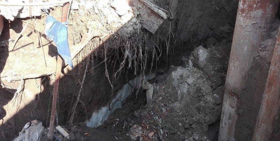 Провал на Андреевском спуске / Фото: Facebook