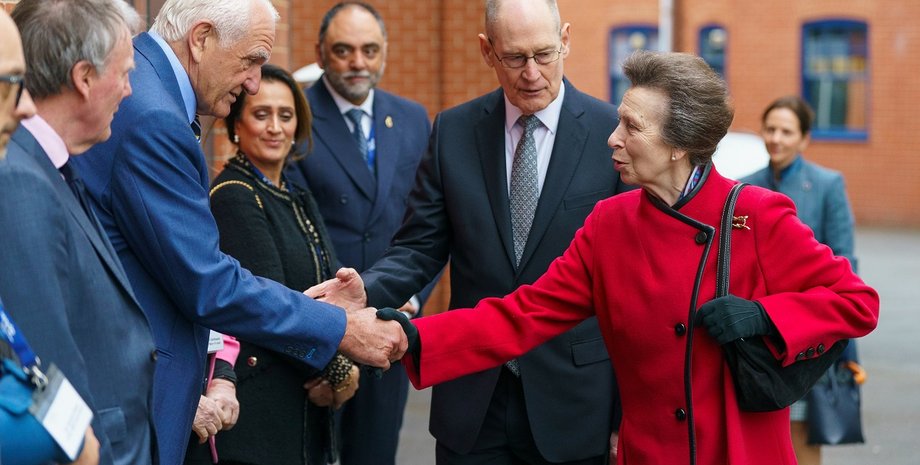 Королівська принцеса Анна, модний образ, вінтажне пальто