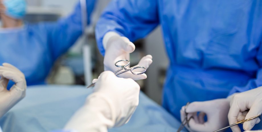 Врач во время операции по подтяжке груди распространил у пациентки рак