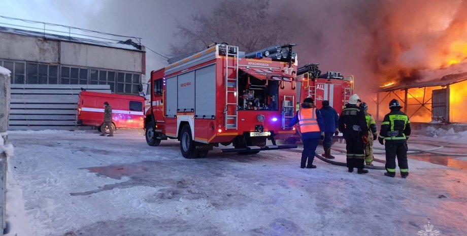 Пожежа, Новосибірськ, склад, Росія, РФ, загоряння, пожежники, фото