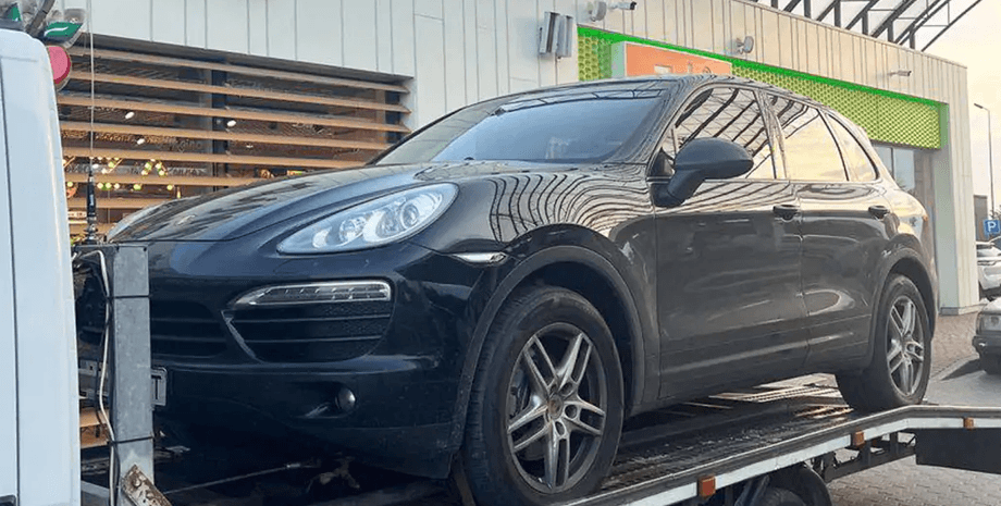 Бензин із заправної колонки візуально не був схожий на пальне