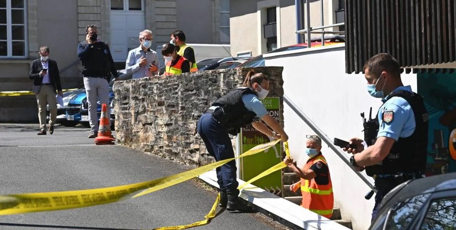 нант, нападение на полицейского, мигрант, нелегал